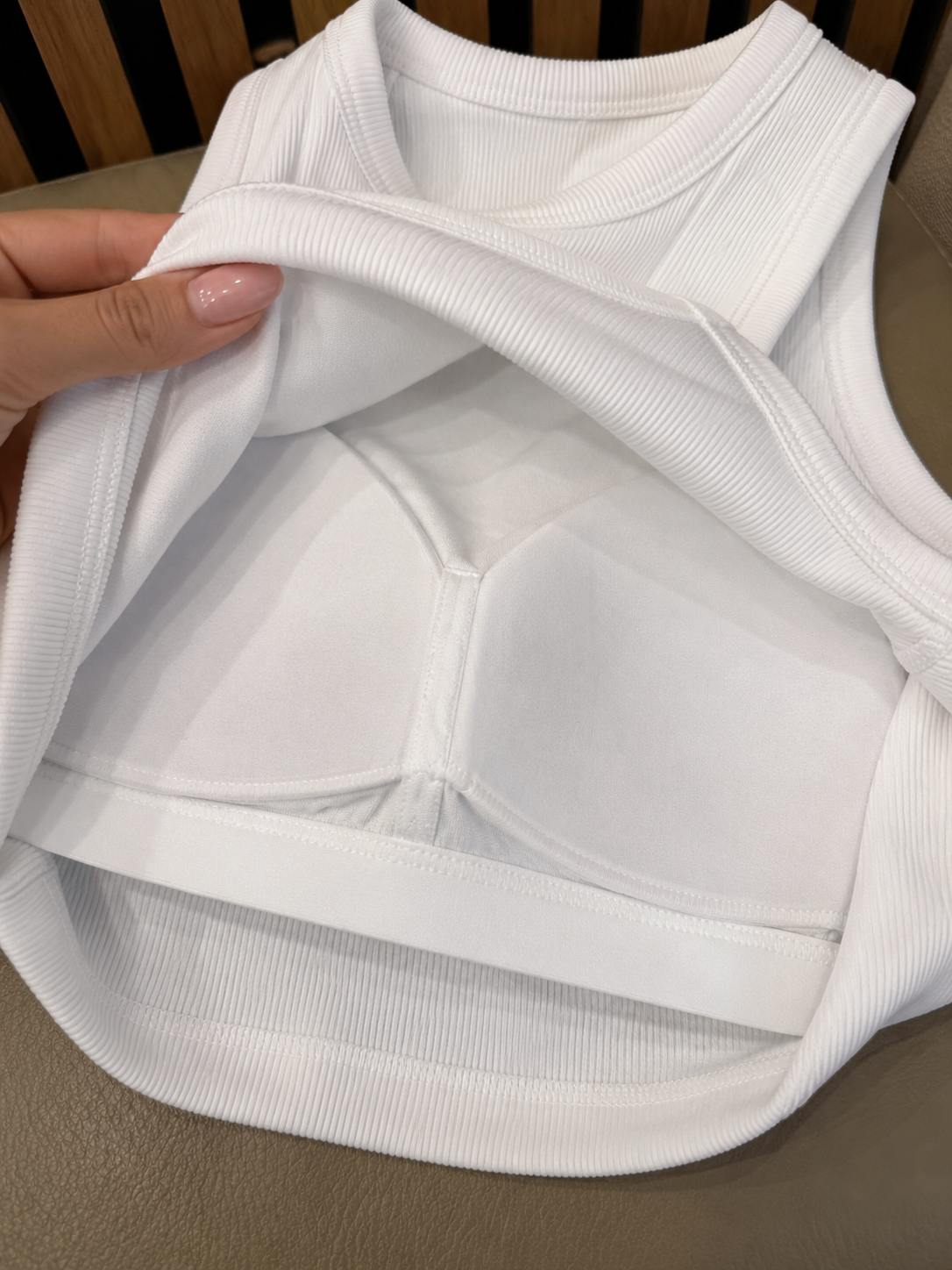 LUMINA tank top palaidinė su vidine liemenėle