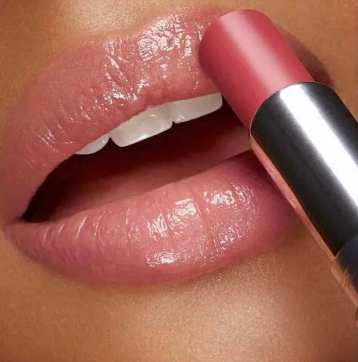 KIKO MILANO Coloured Balm – drėkinamasis spalvotas lūpų balzamas 06 Blackberry