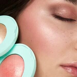 KIKO MILANO Dreamphoria Glow Up Beautifier – švytėjimo suteikianti kompaktinė veido pudra 02 Peachy Passion